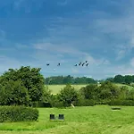 Op Adem Komen Op De Mooiste Plek In Het Heuvelland-de Boswachter Lejlighed